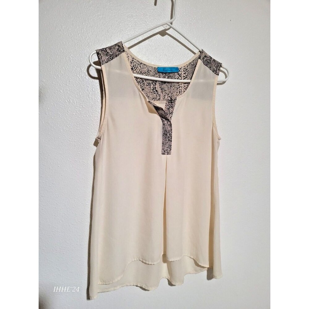 Buttons TM Ladies CREAM TOP ROUND NECK SLEEVELESS Size Medium